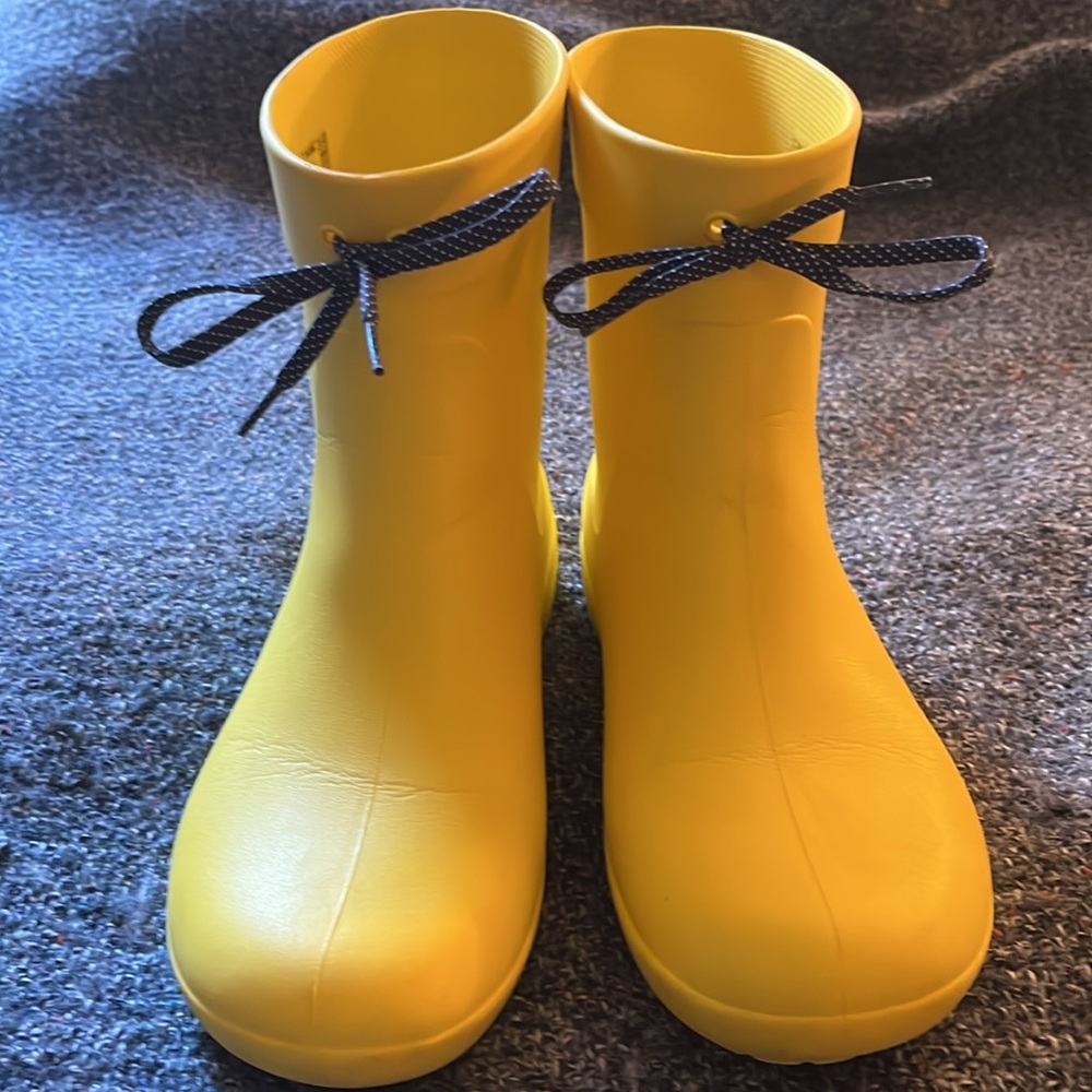 CROCS Yellow Ankle Boots with Black Laces